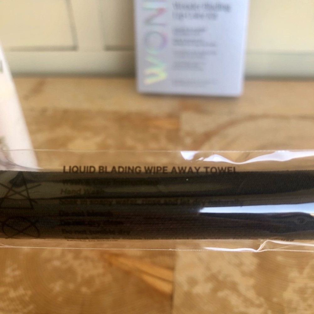 Wonderskin Lip Color Kit with Applicator (Shade Divine) - Picture 7 of 7